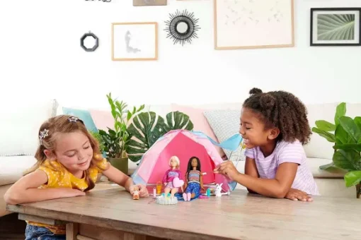 Barbie Et Son Amie Font Du Camping